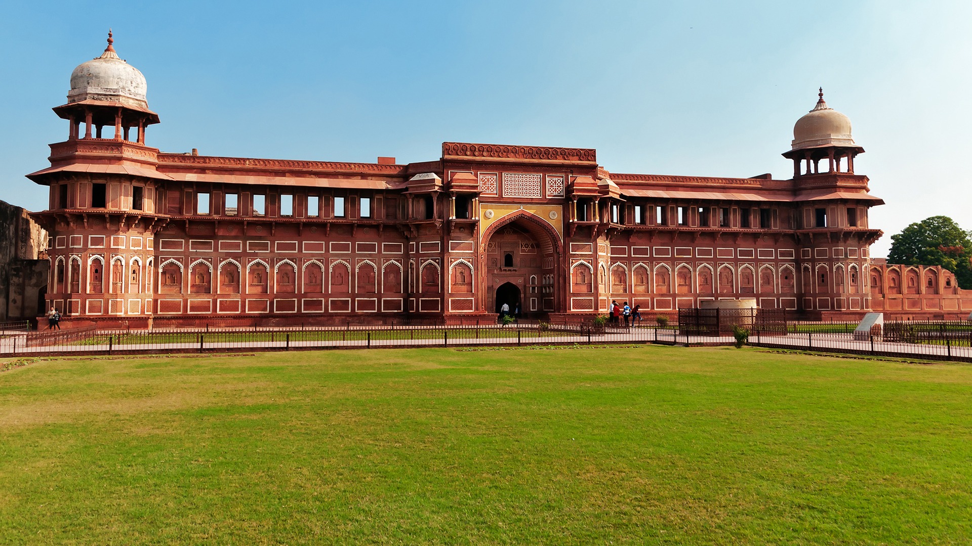 Agra Fort: History, Culture & Mughal Architecture in India