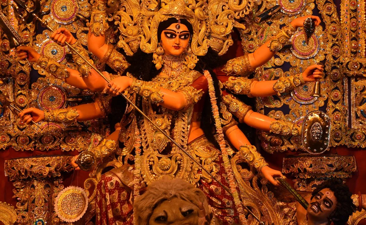 NAVRATRI – A 9 DAY FESTIVAL OF COLOURS AND CHAOS